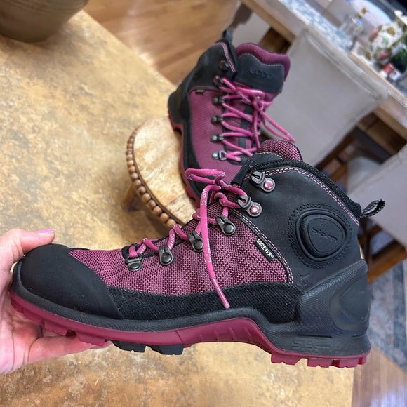 ECCO Women's Biom Gore-Tex Terrain Hiking Boots - Picture 2 of 12